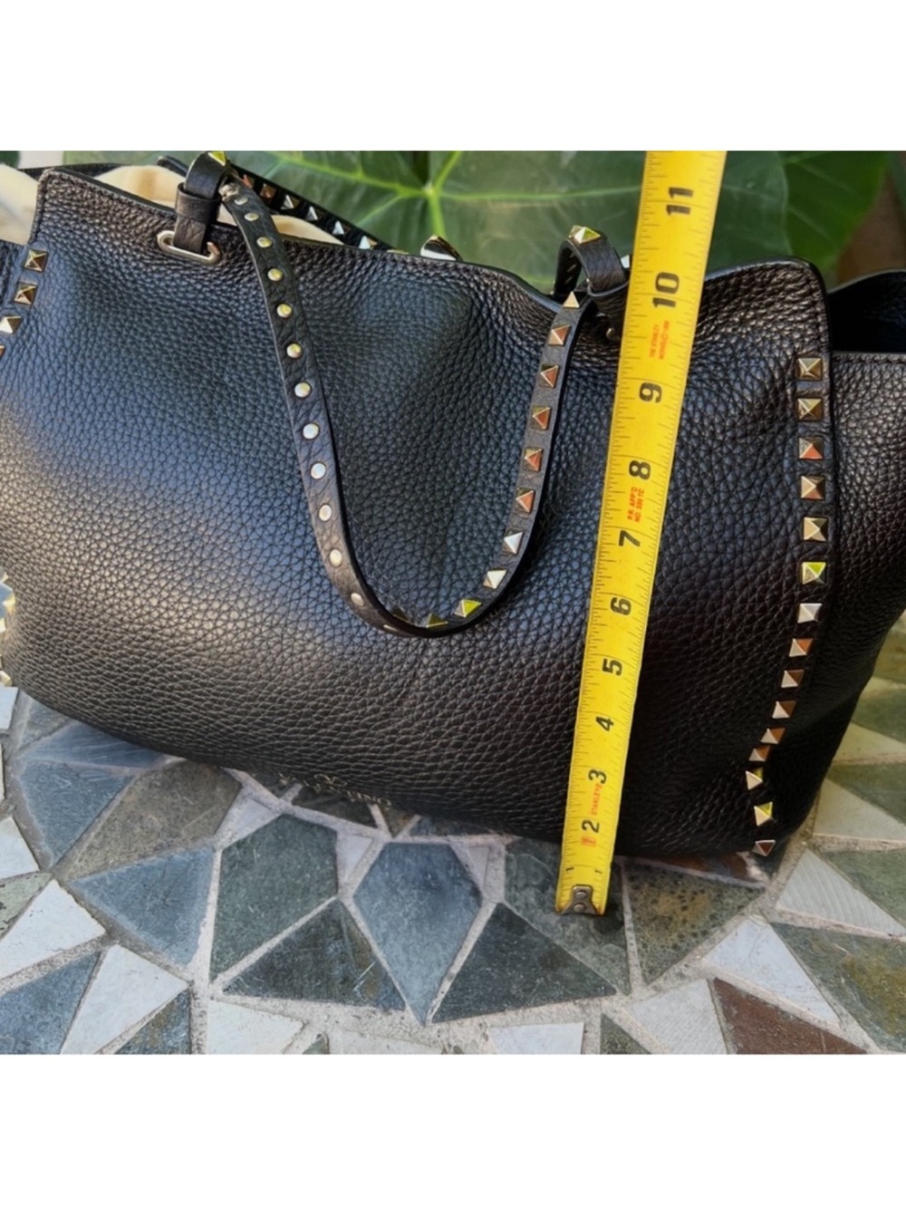 Valentino garavani rockstud medium tote grainy leather spikes - Picture 6 of 12